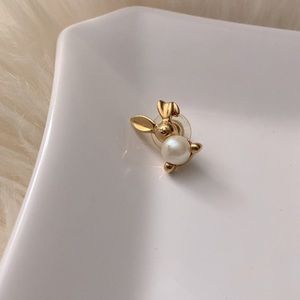 Adorable Vintage AVON Bunny Brooch